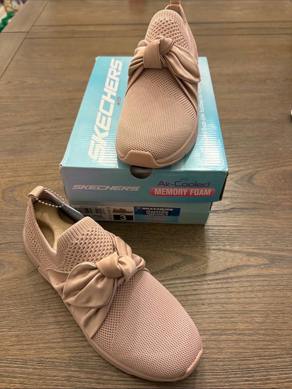 Skechers Girls Satin Bow 'Debbie' Slip-On in Light Pink Size 3 NIB